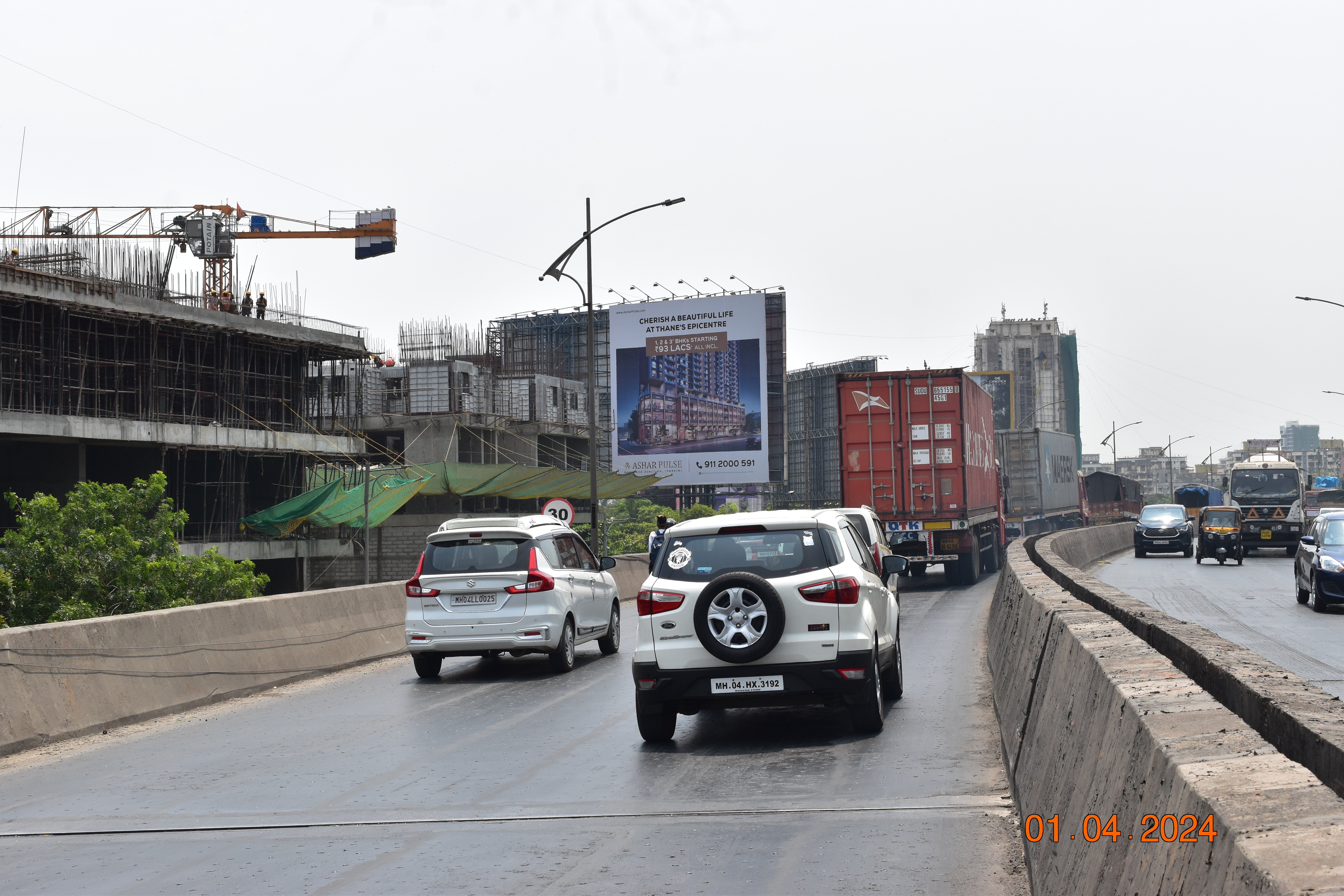 Majiwada Junction LHS hoarding